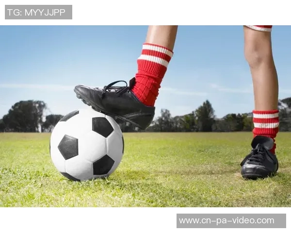 足球停球技巧教学视频助你轻松掌握停球要领提升球技水平 足球停球技巧教学视频助你轻松掌握停球要领提升球技水平